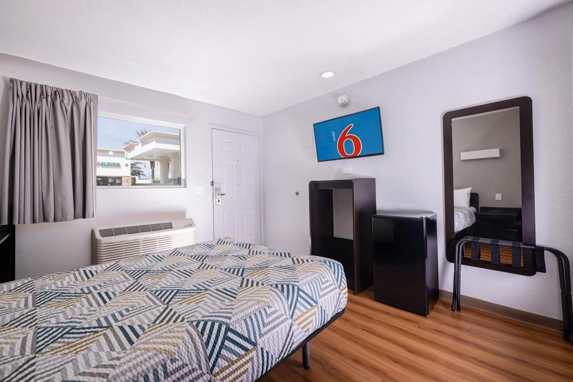 Motel 6 Ontario Airport Extérieur photo