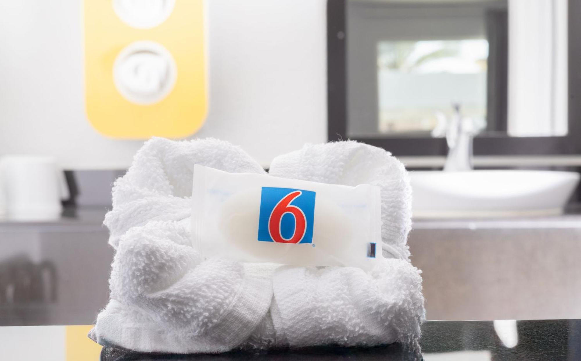 Motel 6 Ontario Airport Extérieur photo