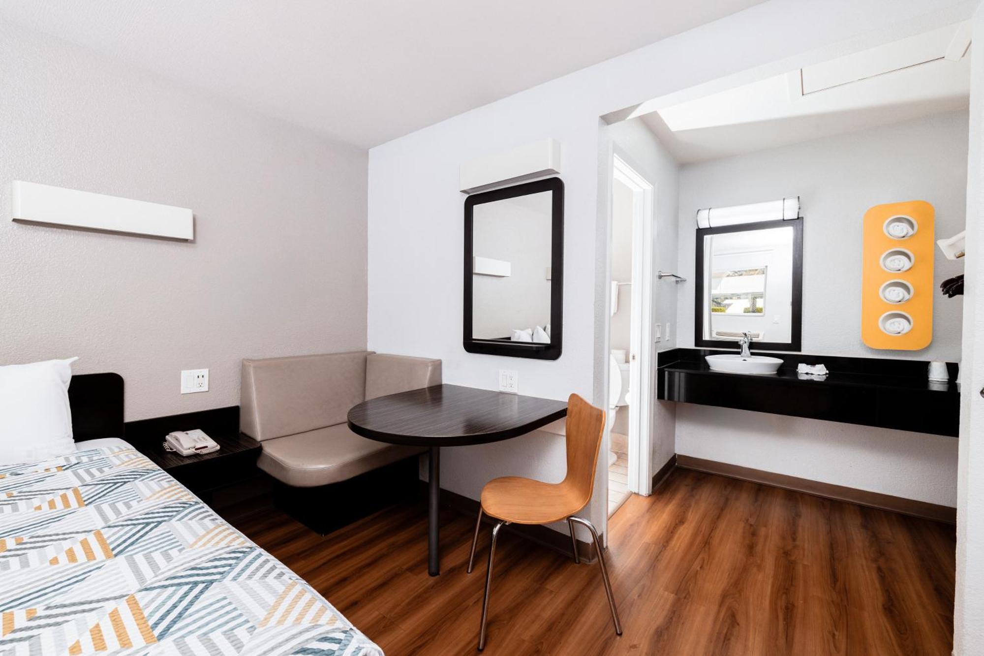 Motel 6 Ontario Airport Extérieur photo
