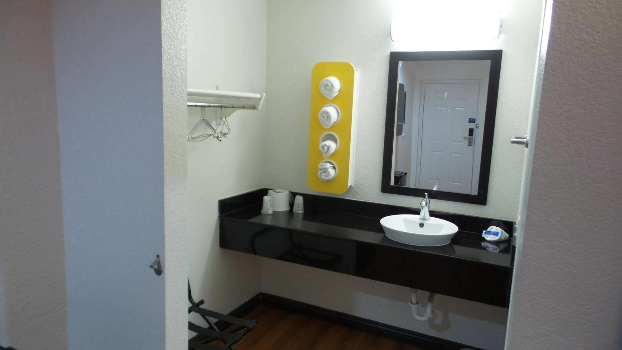 Motel 6 Ontario Airport Extérieur photo